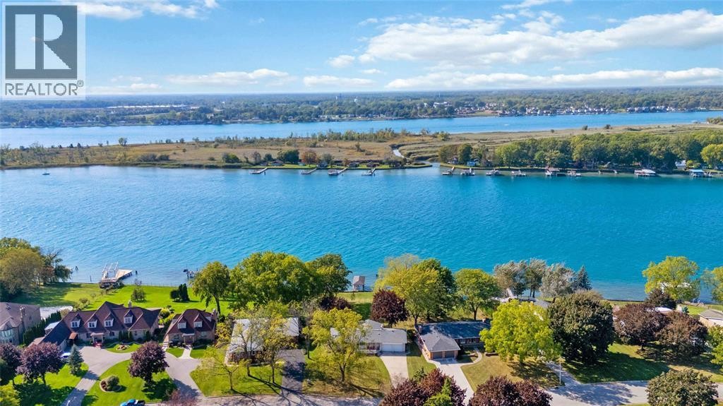 563 Riverside Drive, St Clair, ON
