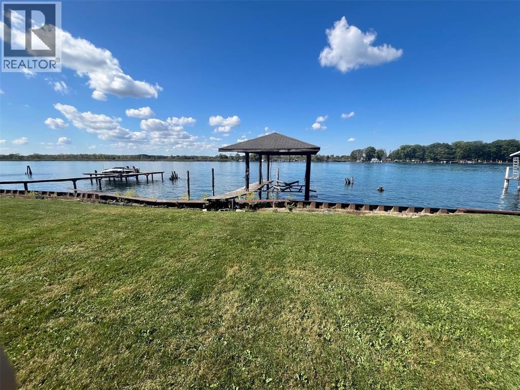 563 Riverside Drive, St Clair, ON