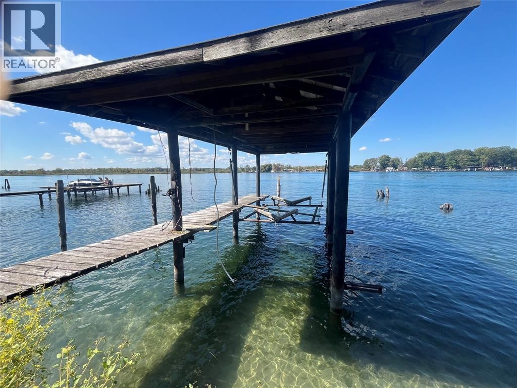 563 Riverside Drive, St Clair, ON