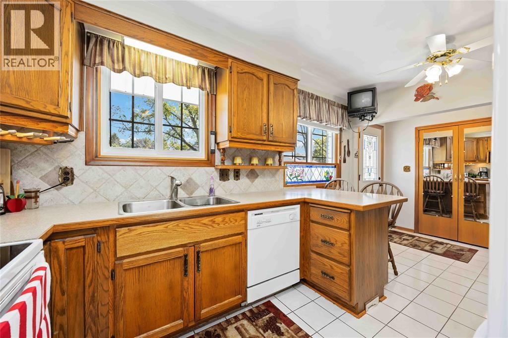 563 Riverside Drive, St Clair, ON