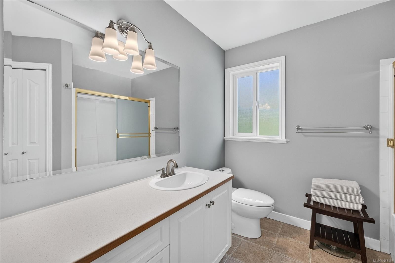 16 Edwards Estates Rd, View Royal, BC