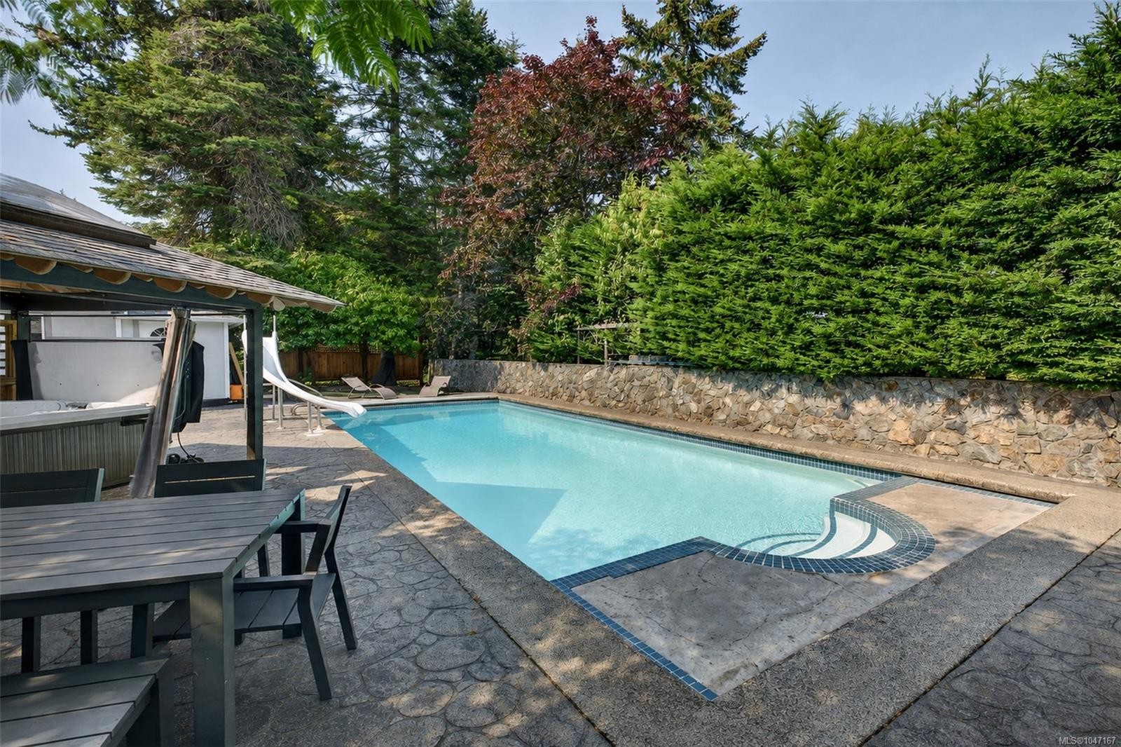16 Edwards Estates Rd, View Royal, BC