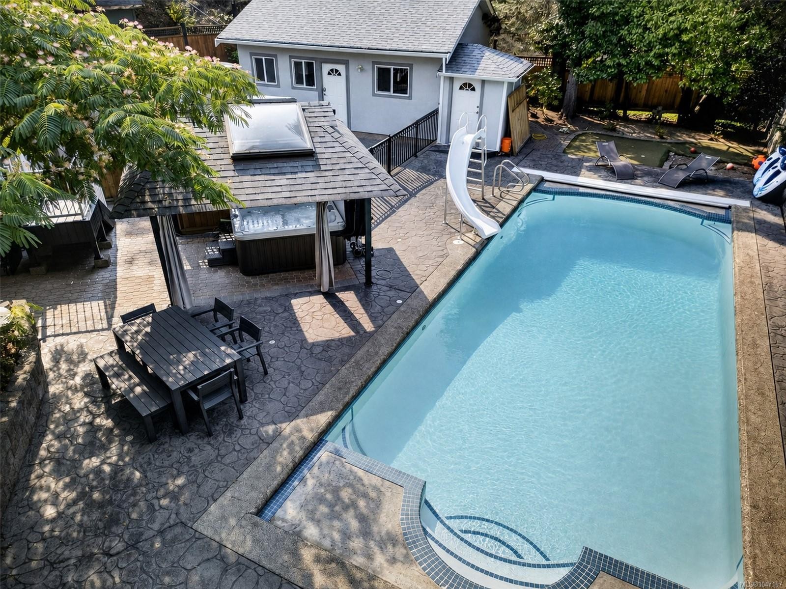 16 Edwards Estates Rd, View Royal, BC
