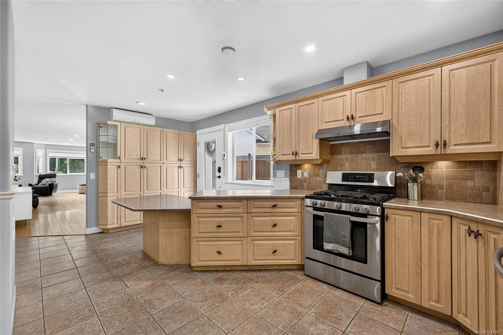 16 Edwards Estates Rd, View Royal, BC