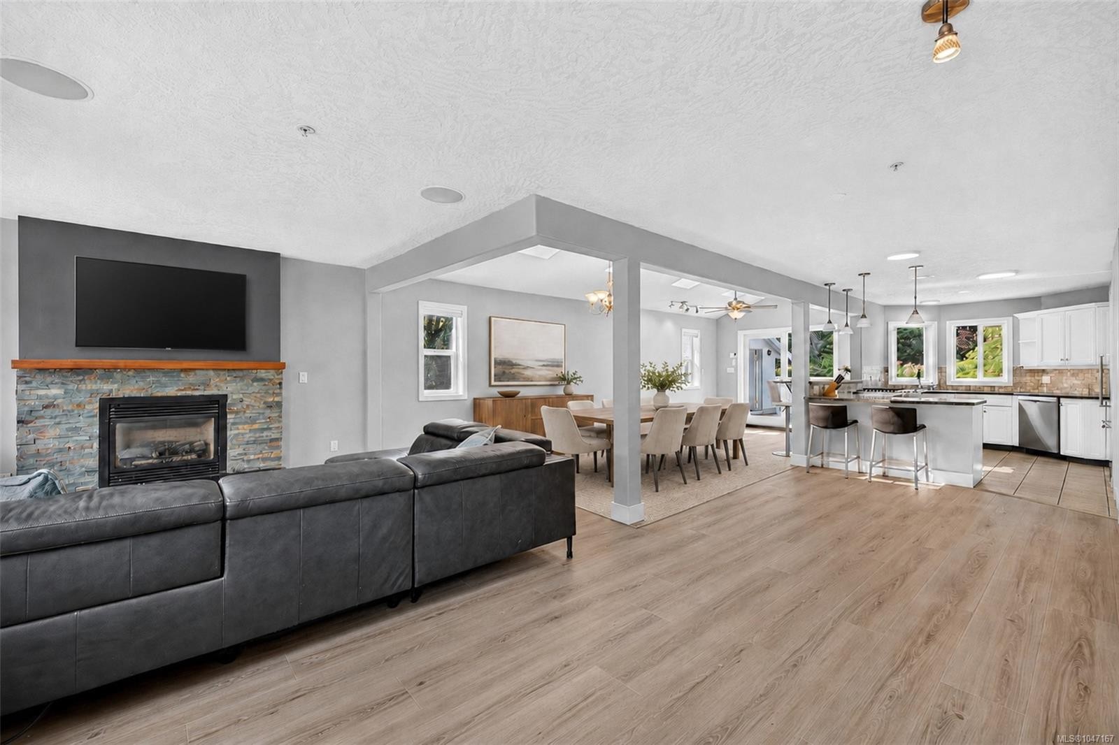 16 Edwards Estates Rd, View Royal, BC