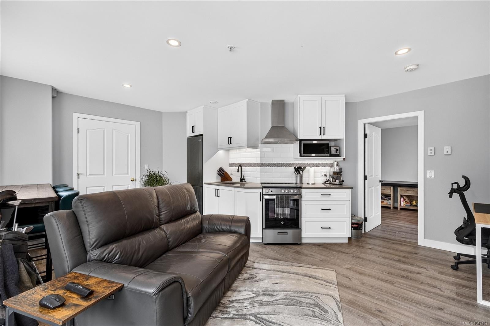 16 Edwards Estates Rd, View Royal, BC