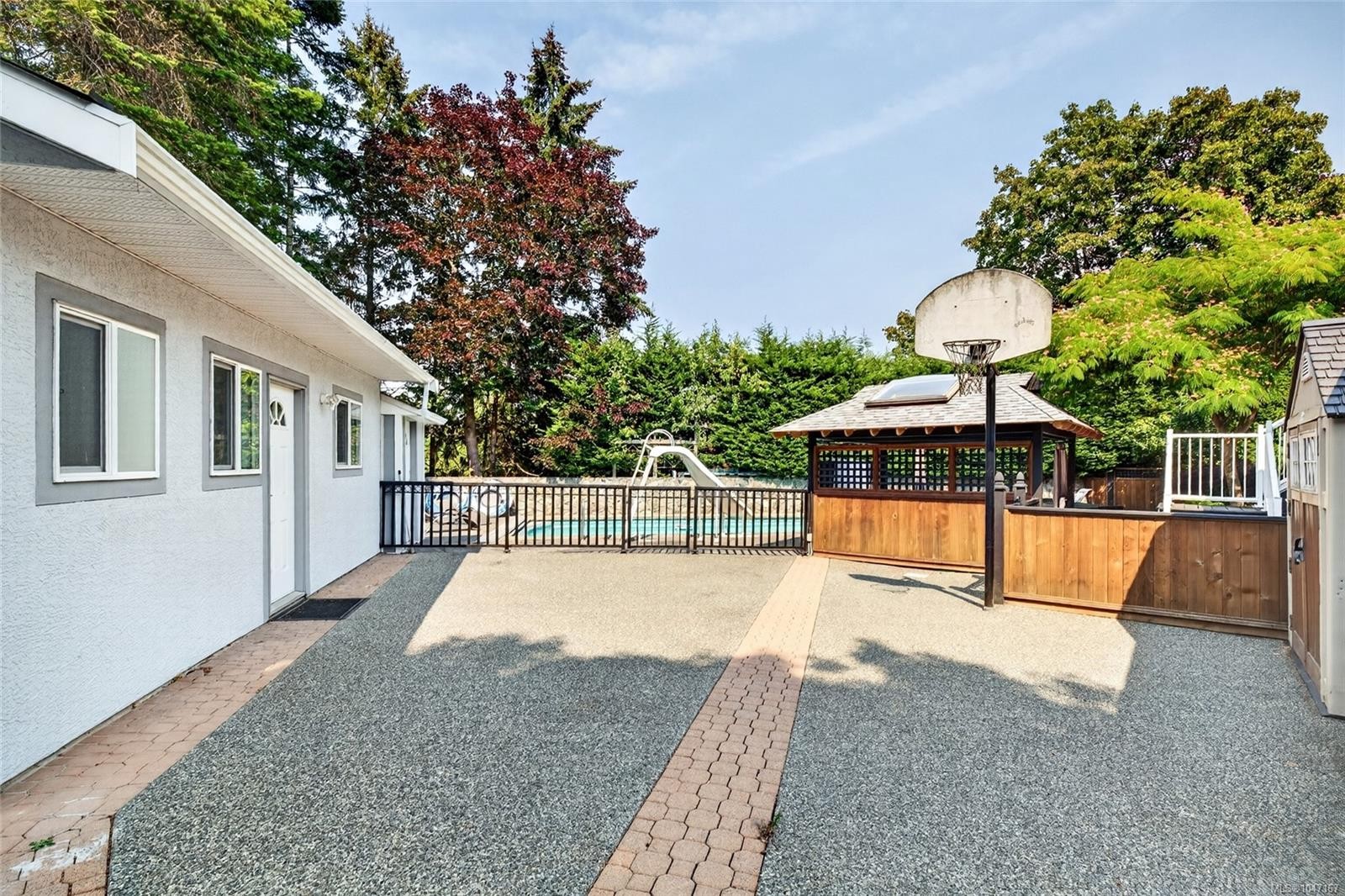 16 Edwards Estates Rd, View Royal, BC