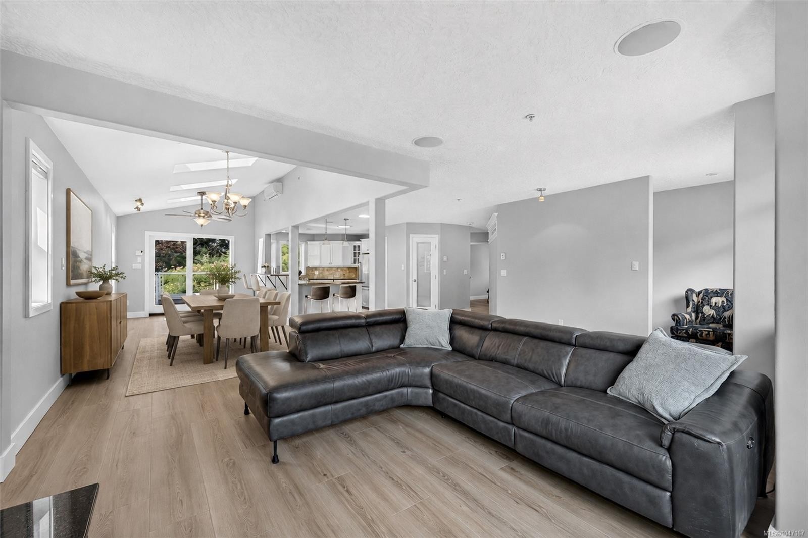 16 Edwards Estates Rd, View Royal, BC