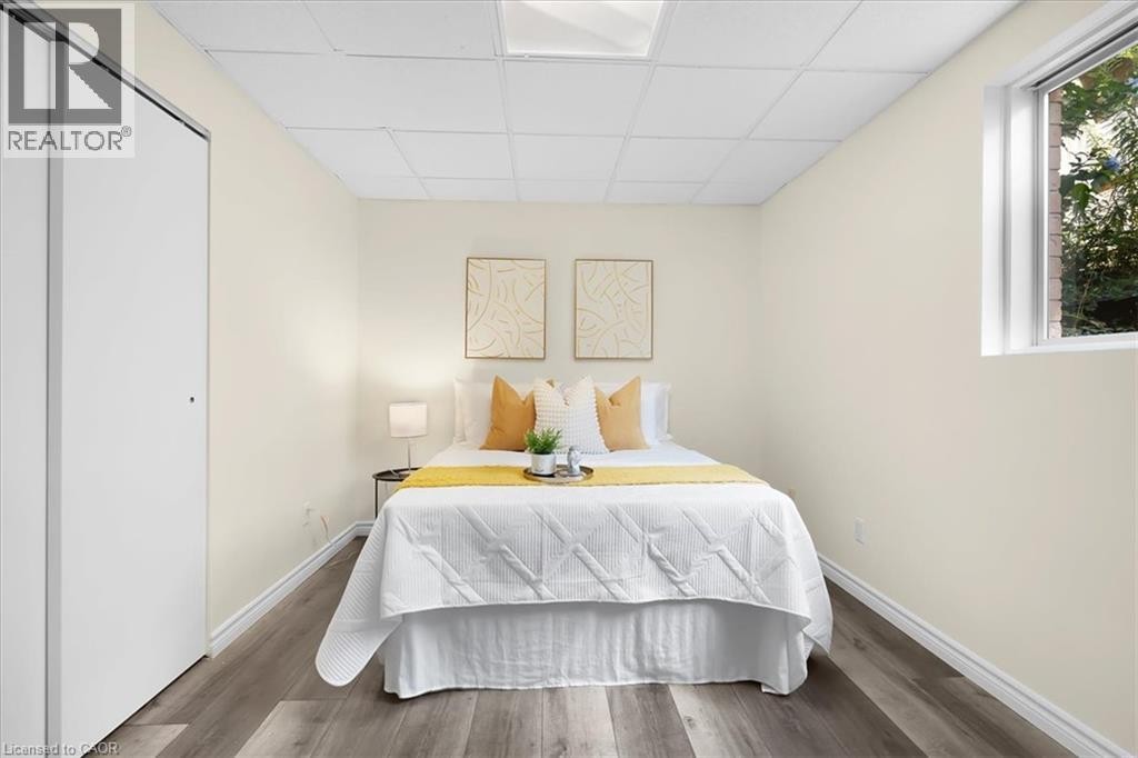 Recessed ceiling with acoustic tiles - 150 Bankside Drive, Kitchener, ON