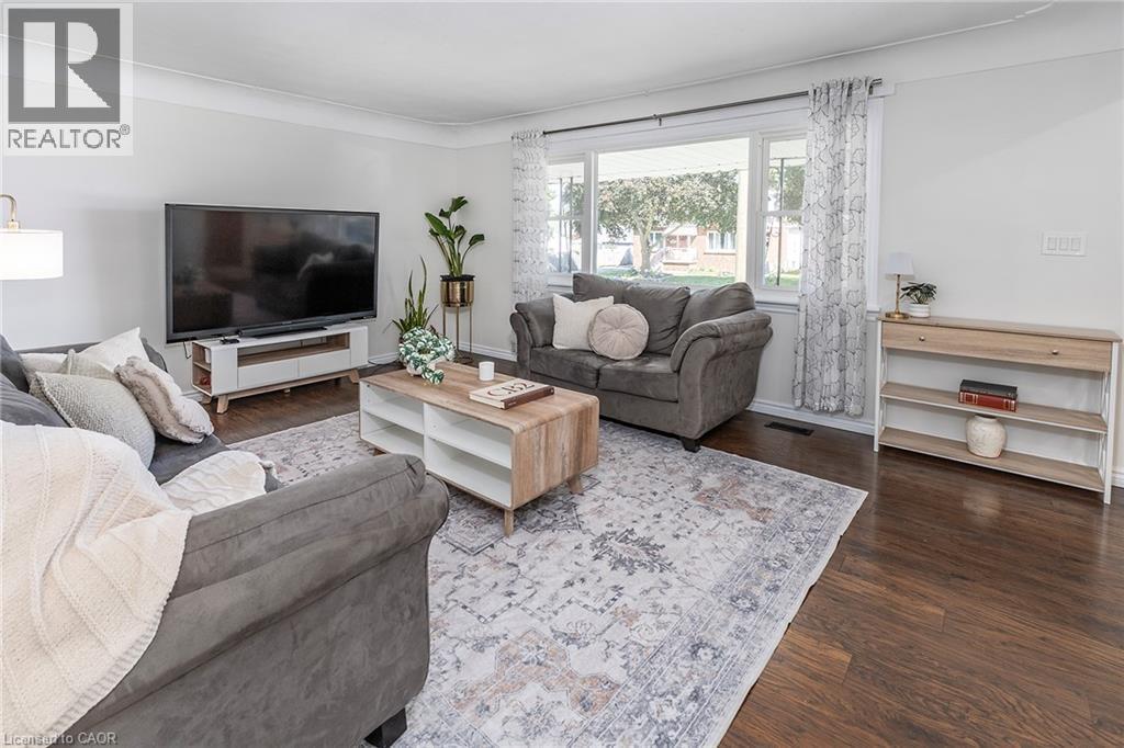 98 Duncombe Drive, Hamilton, ON