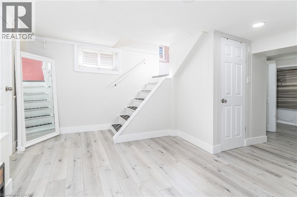 98 Duncombe Drive, Hamilton, ON