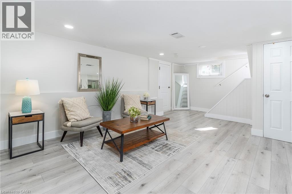 98 Duncombe Drive, Hamilton, ON