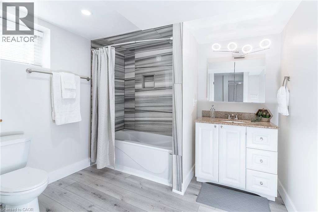98 Duncombe Drive, Hamilton, ON