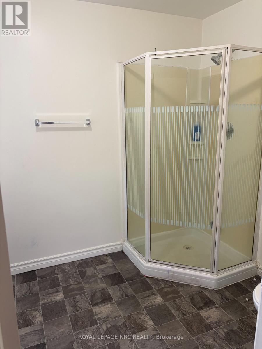 2nd floor 3 pc bath - 42 North Street, St. Catharines (Downtown), ON