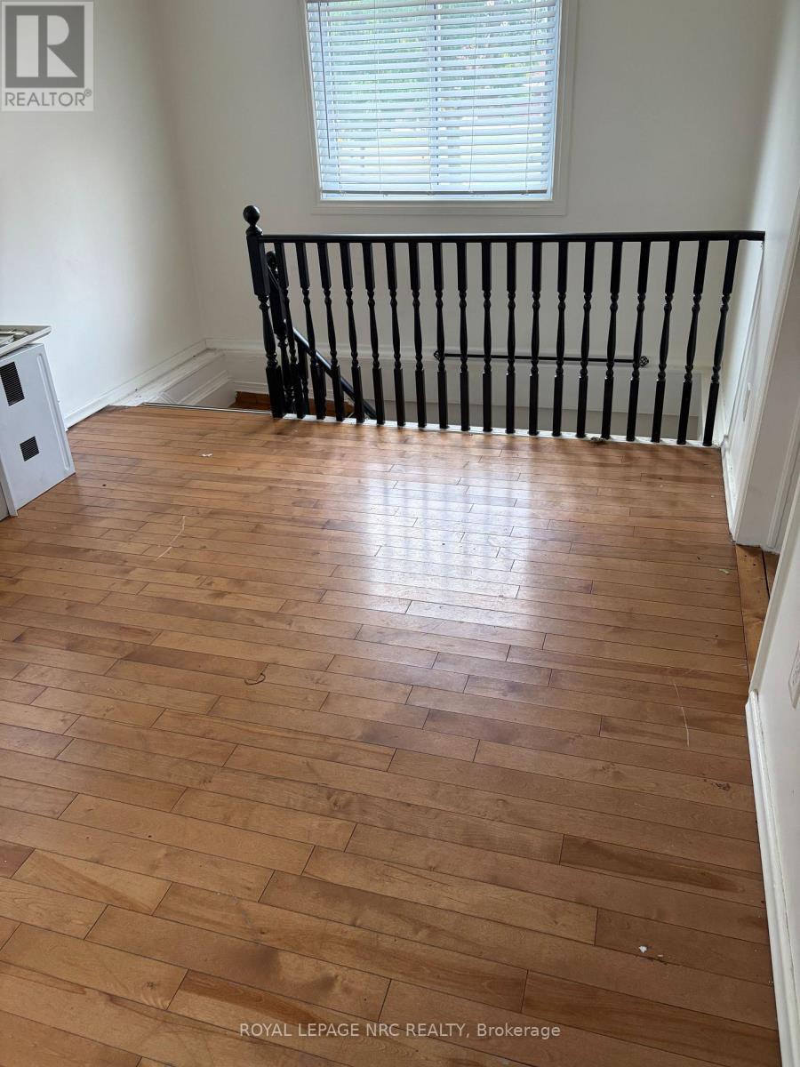 2nd floor Family room - 42 North Street, St. Catharines (Downtown), ON