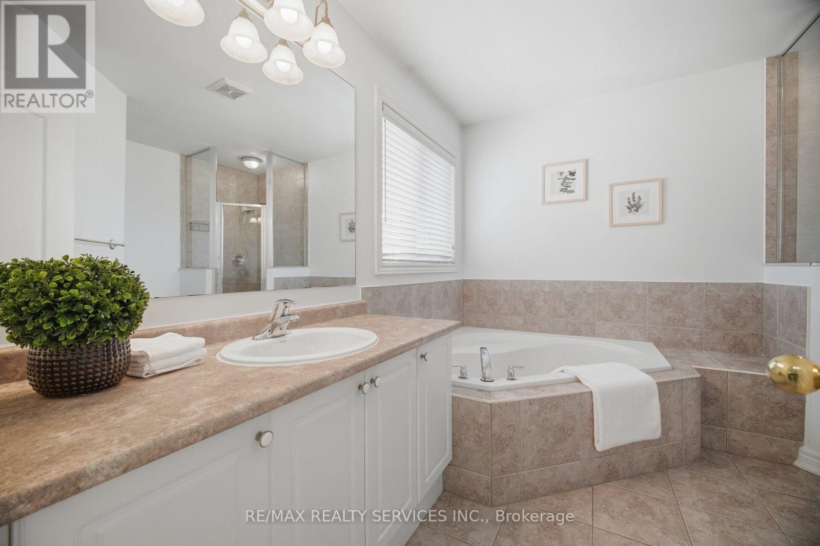 5 Westhampton Way, Hamilton, ON