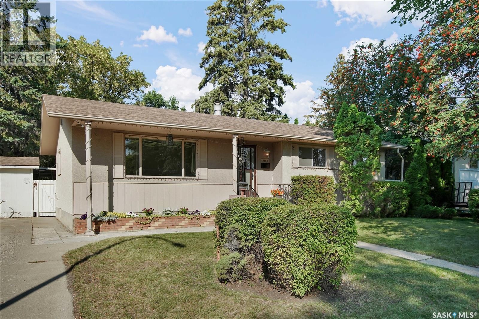 3166 Eastview, Saskatoon, SK
