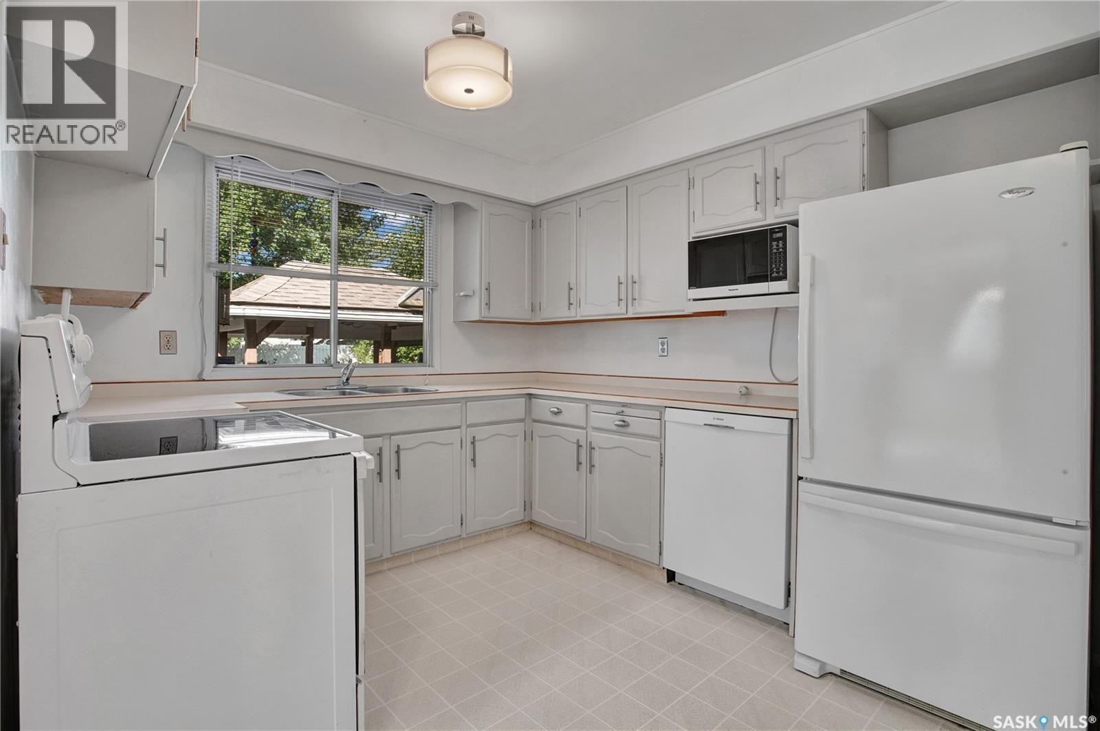 3166 Eastview, Saskatoon, SK