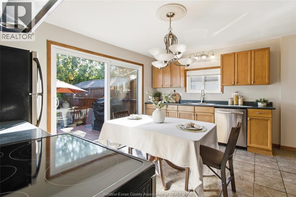 1776 Hall, Windsor, ON