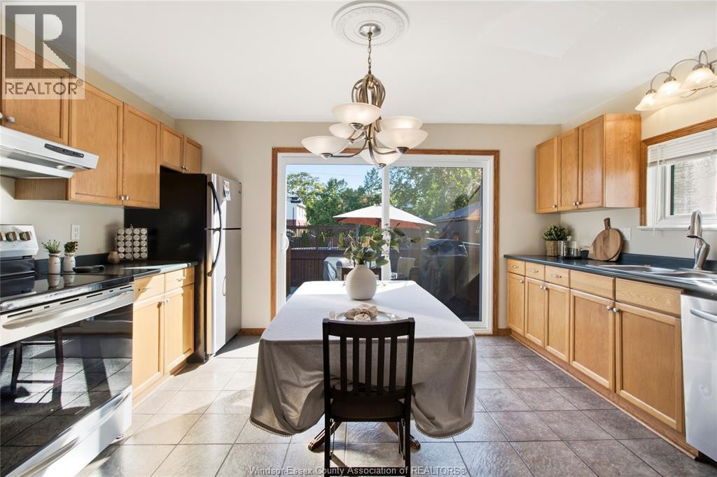 1776 Hall, Windsor, ON