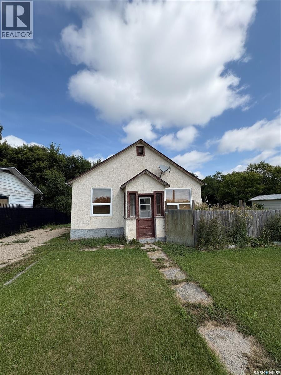 408 1St Avenue, Spy Hill, SK