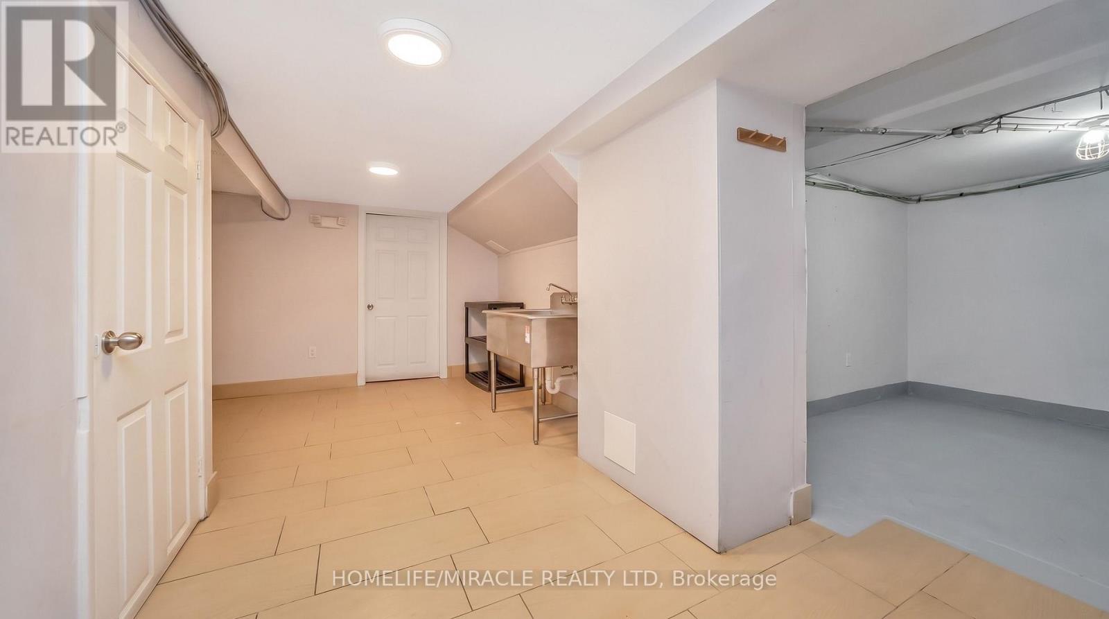 259 Lakeshore Road E, Mississauga, ON