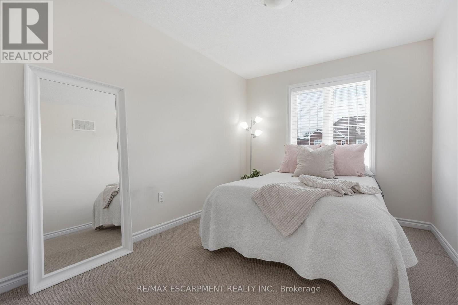25 Hiscott Drive, Hamilton, ON