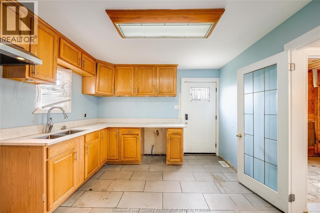 2616 Parent, Windsor, ON