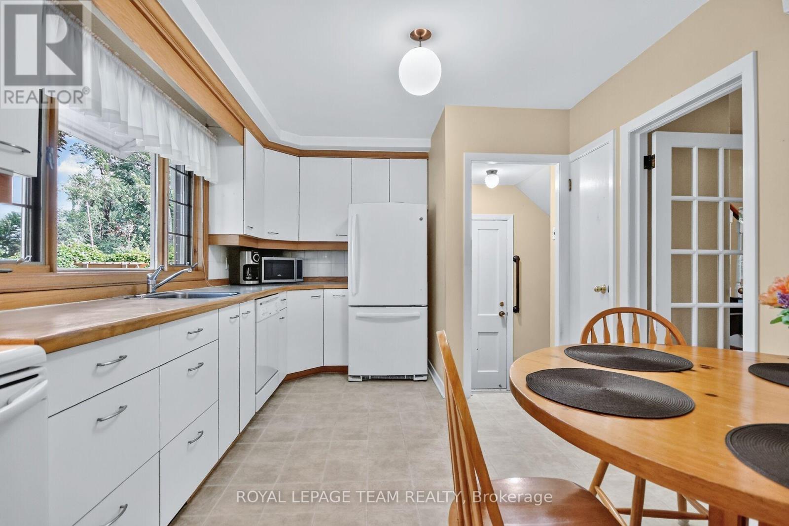 957 Winnington Avenue, Ottawa, ON