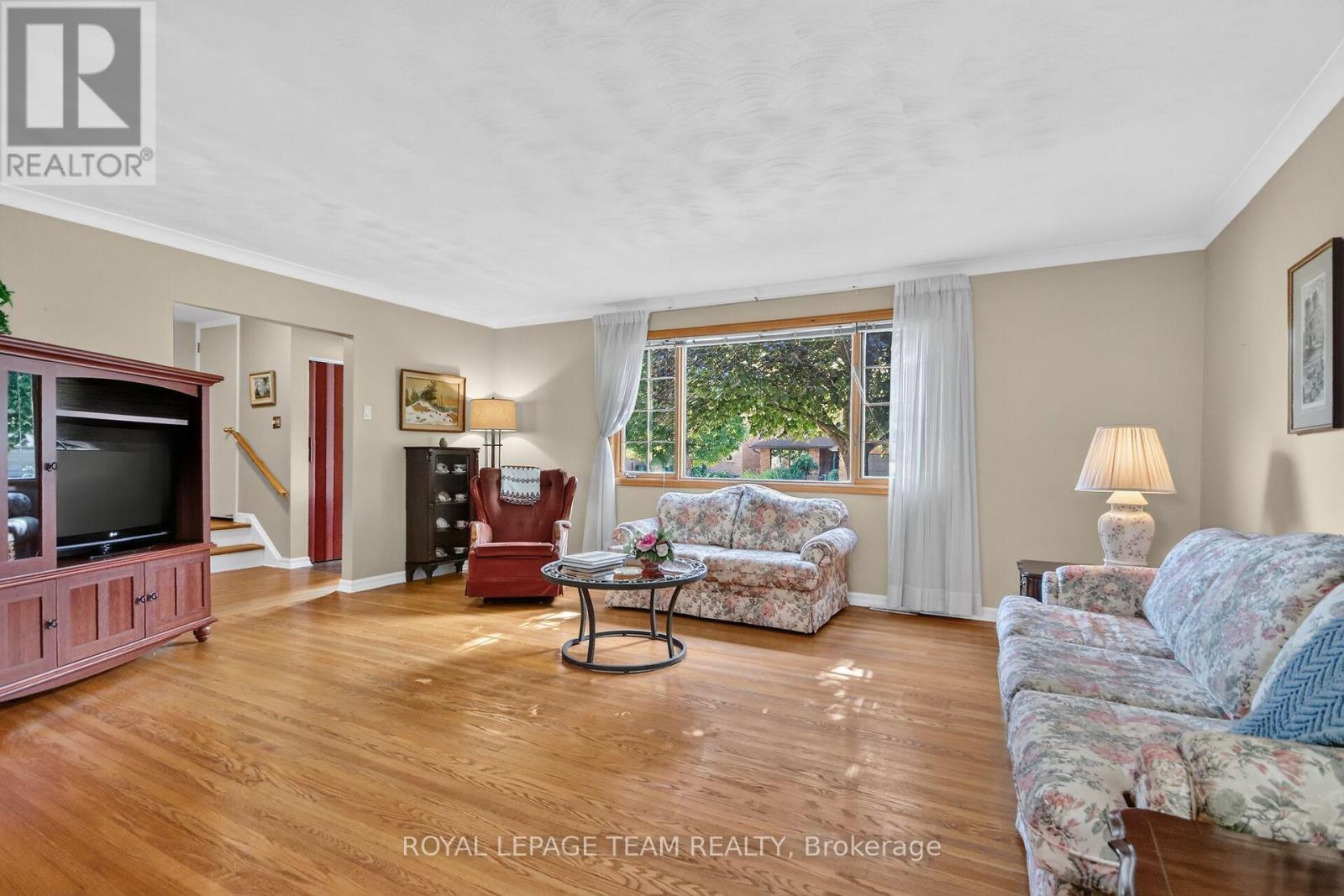 957 Winnington Avenue, Ottawa, ON