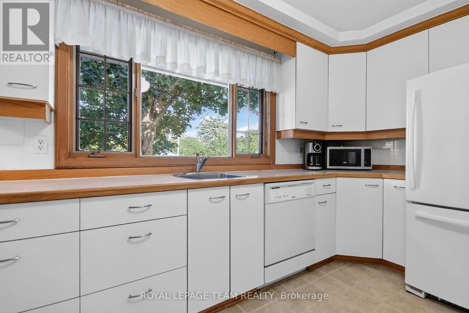 957 Winnington Avenue, Ottawa, ON