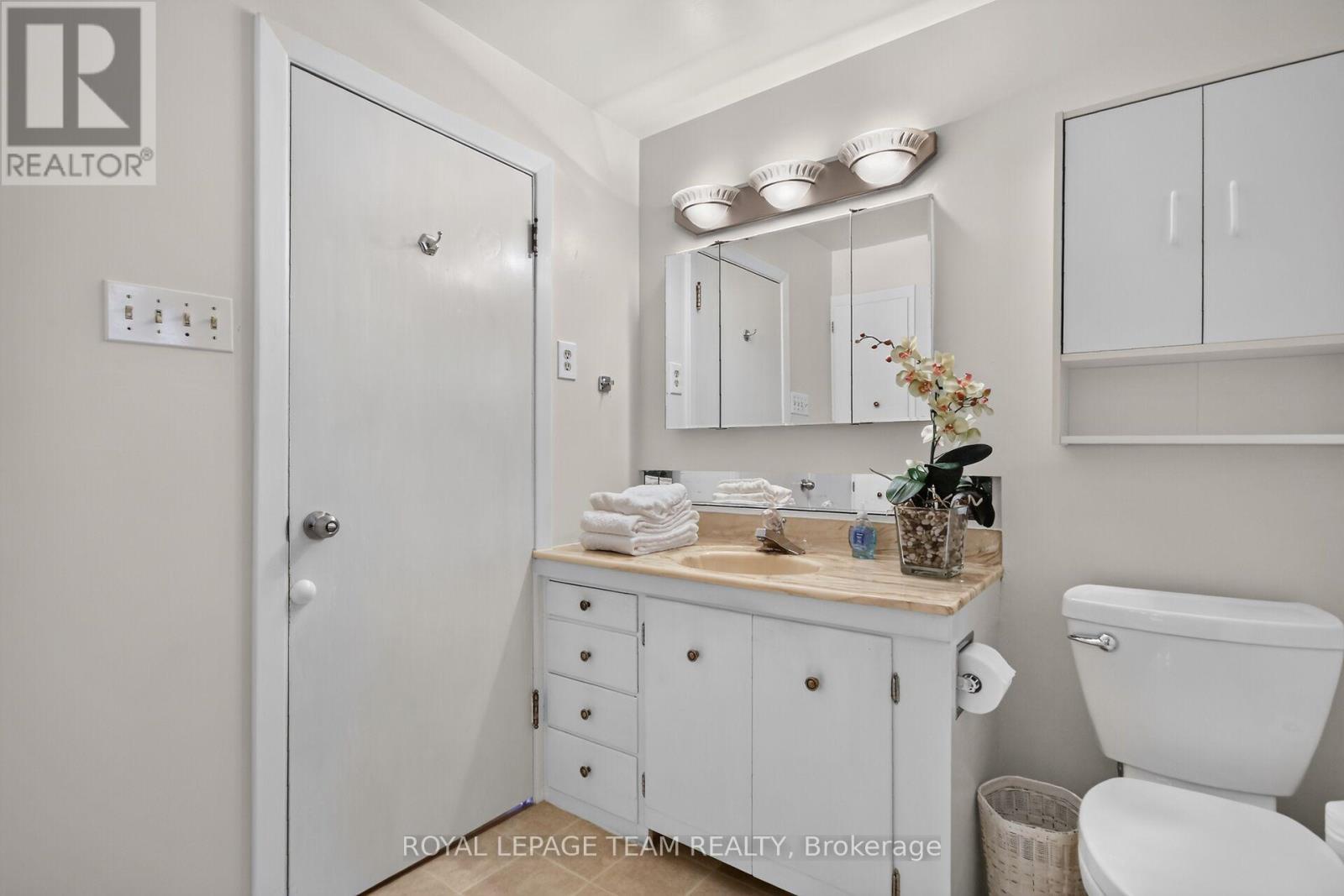 957 Winnington Avenue, Ottawa, ON