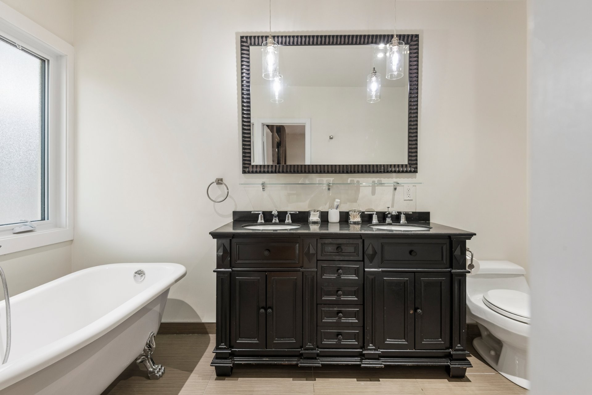 Salle de bains attenante à la CCP - 378 Av. Olivier, Westmount, QC