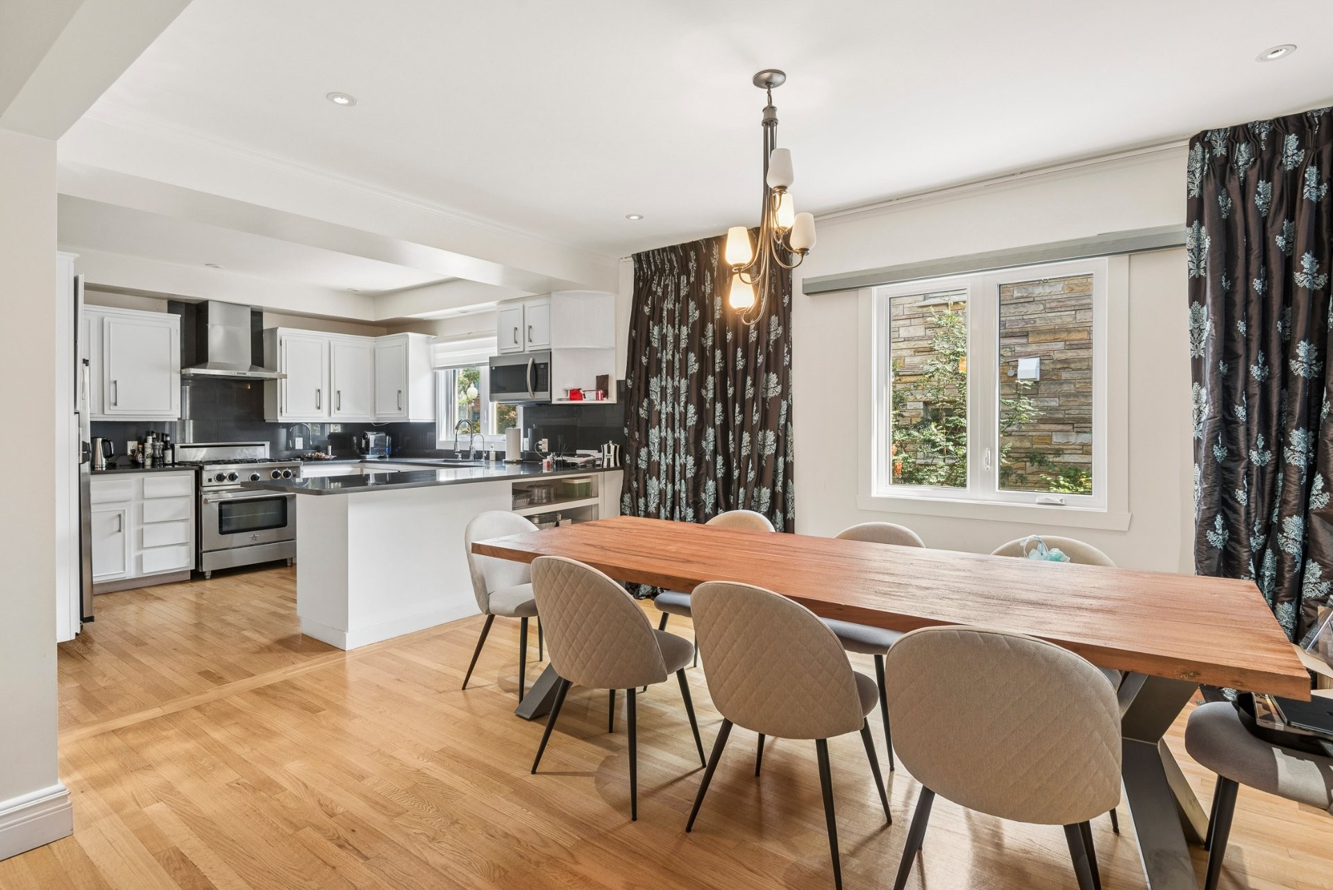 Salle à manger - 378 Av. Olivier, Westmount, QC