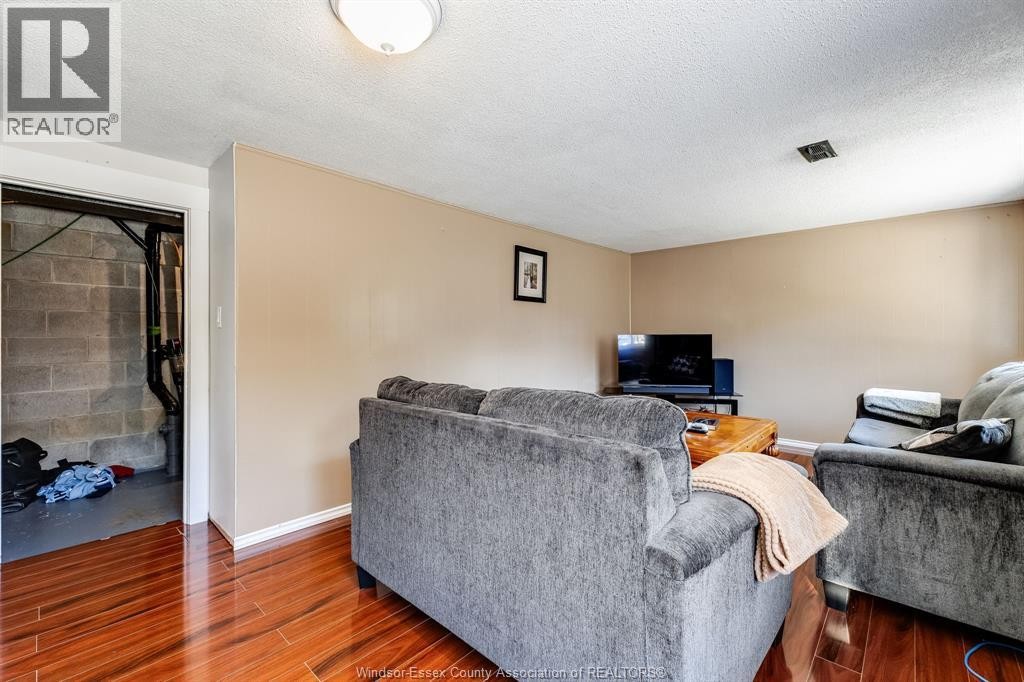 24 Donald, Leamington, ON