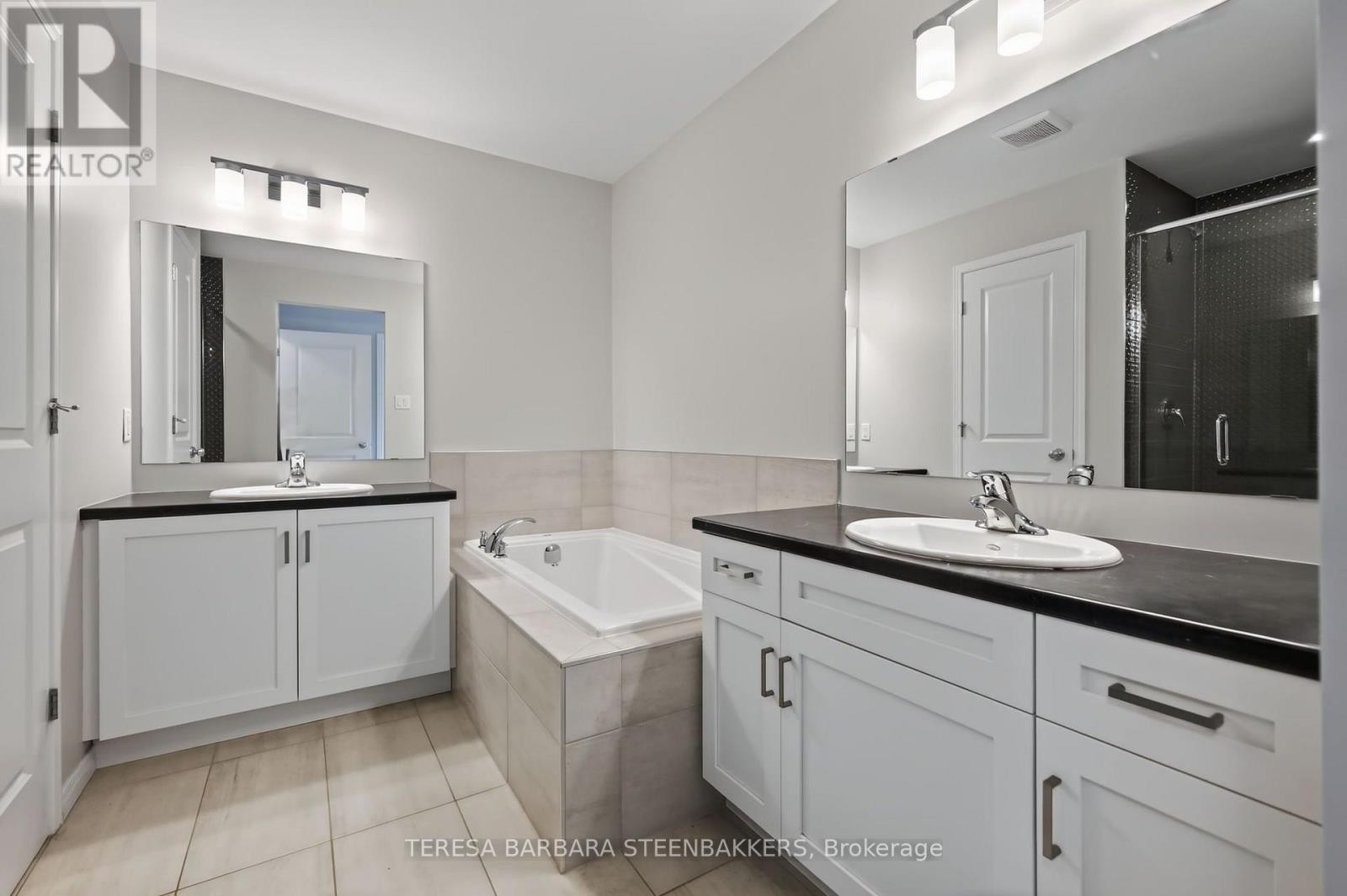 Ensuite Bath - 689 Taliesin Crescent E, Ottawa, ON