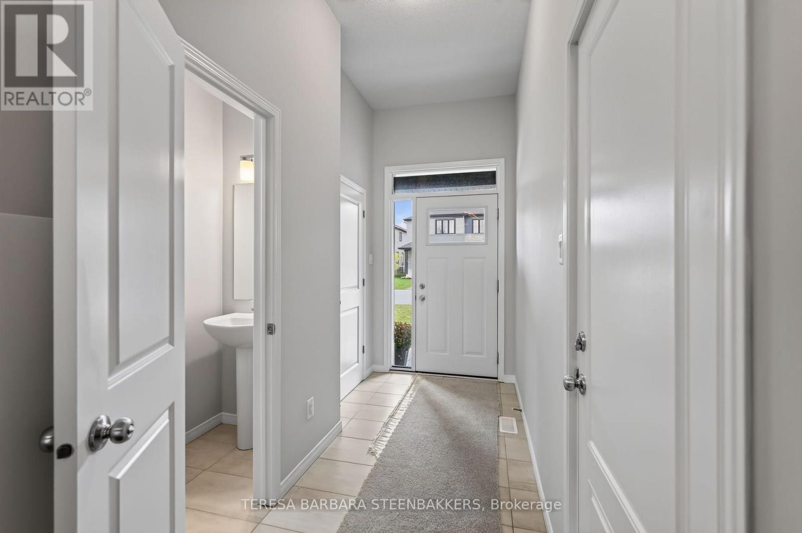 689 Taliesin Crescent E, Ottawa, ON