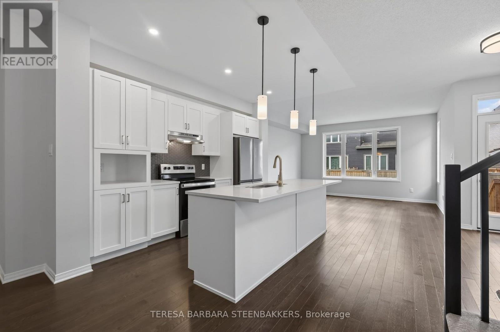 689 Taliesin Crescent E, Ottawa, ON