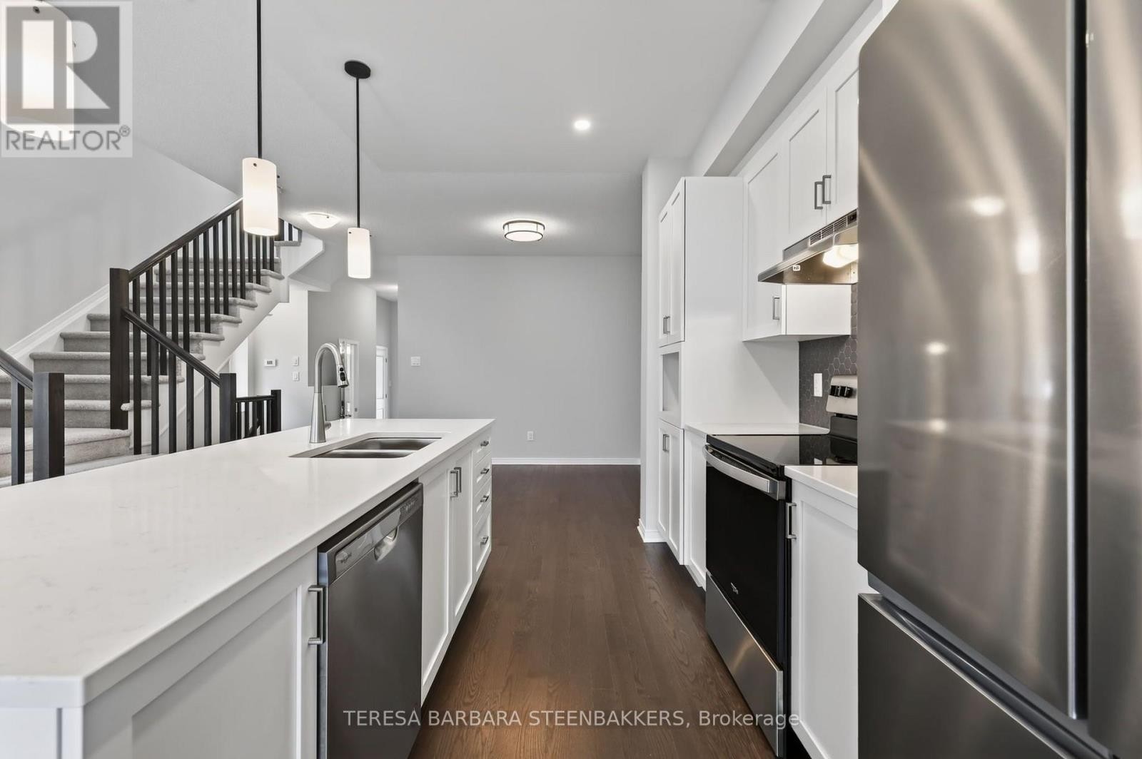 Fridge, Stove and Diswasher incl - 689 Taliesin Crescent E, Ottawa, ON