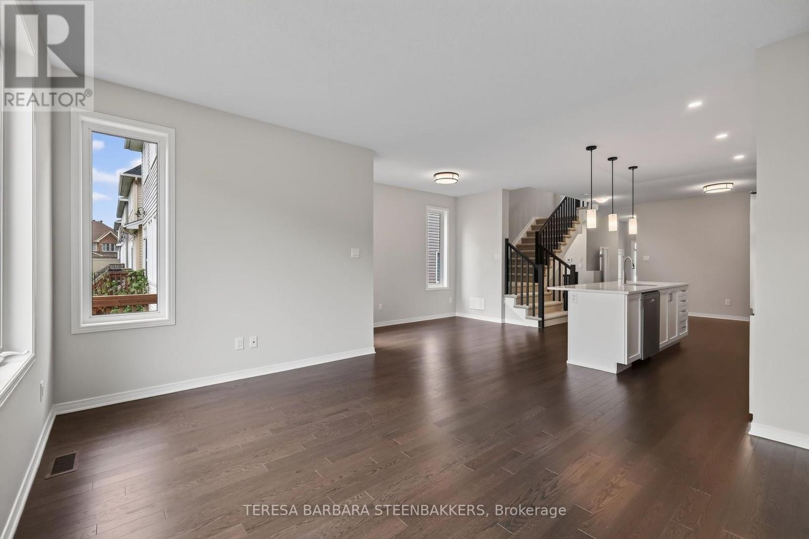 689 Taliesin Crescent E, Ottawa, ON