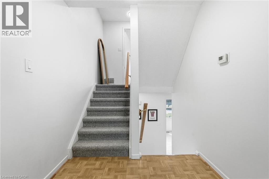 3 Burdock Lane Unit# 33, Dundas, ON
