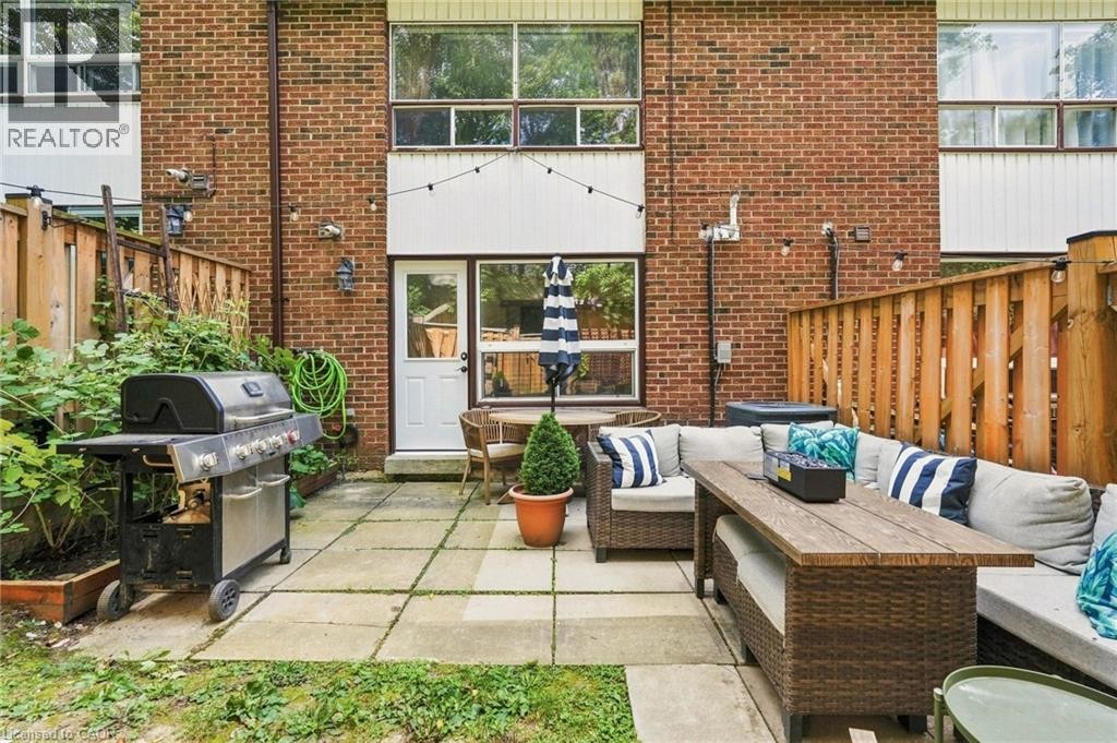 3 Burdock Lane Unit# 33, Dundas, ON