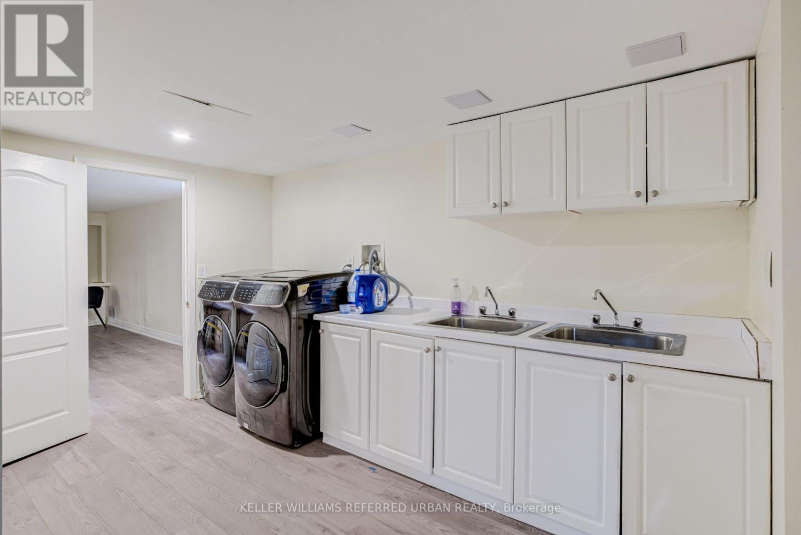 876 Parkland Avenue, Mississauga, ON