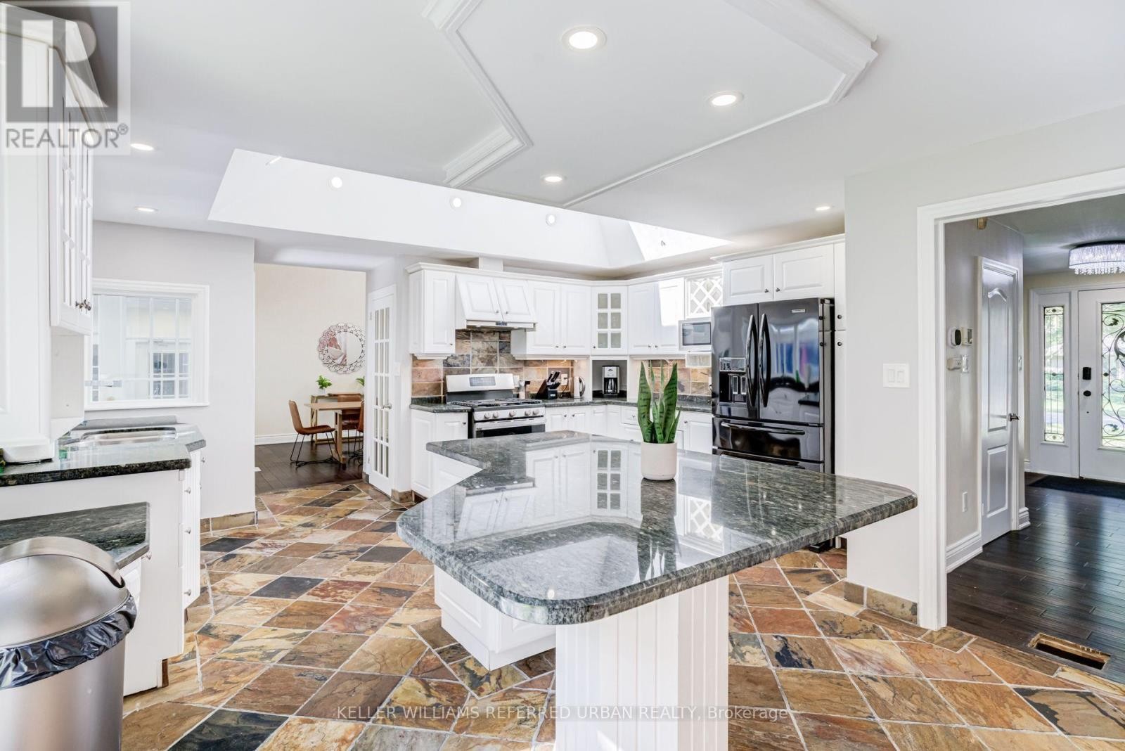 876 Parkland Avenue, Mississauga, ON