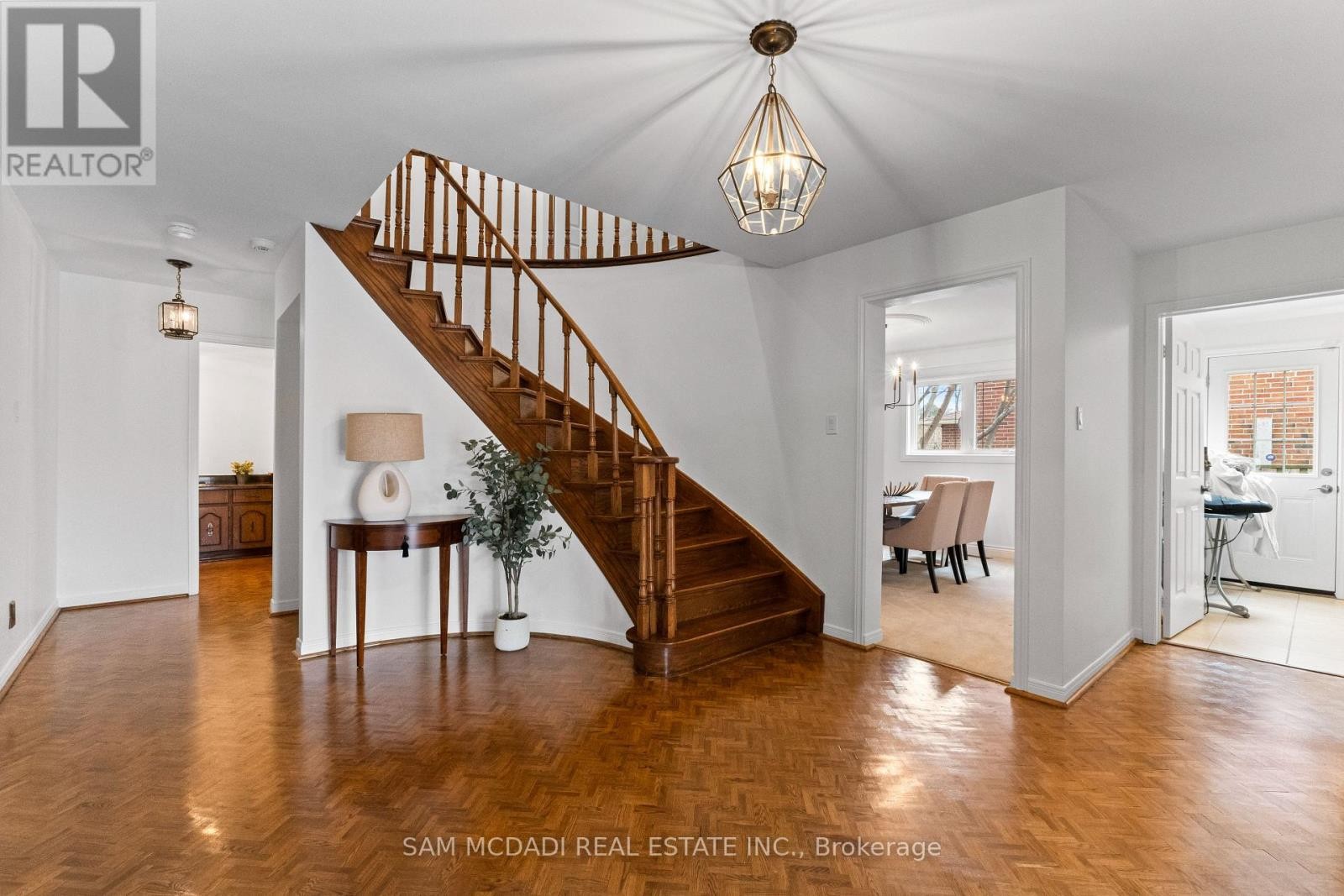 1653 Sherwood Forrest Circle, Mississauga, ON
