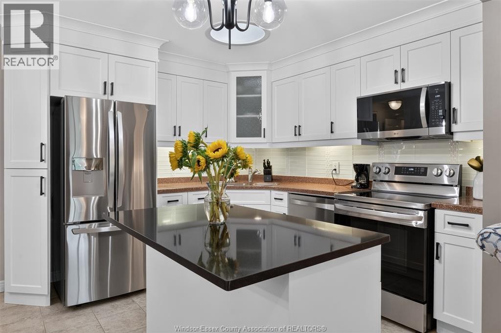 1818 Luxury, Windsor, ON