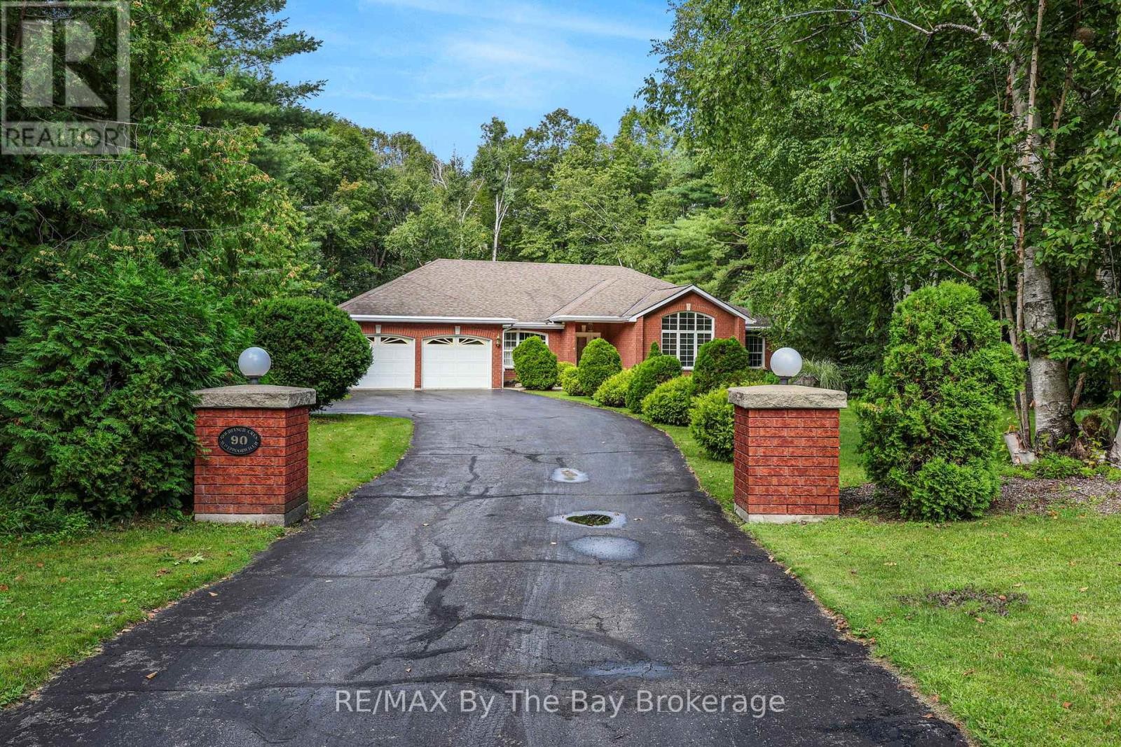 90 Goldfinch Crescent, Tiny, ON
