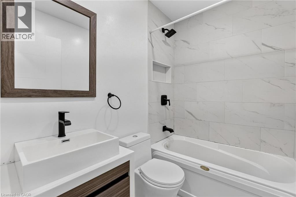 11 Craigmiller Avenue, Hamilton, ON