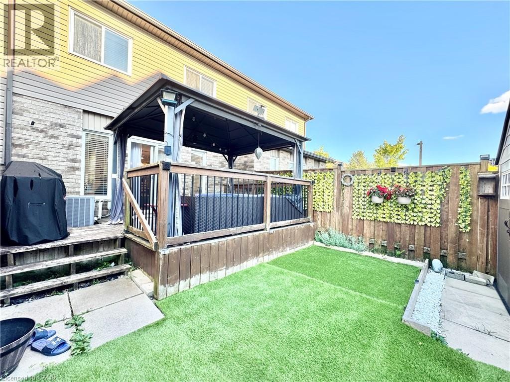 Turf installed in the yard. No hassle of grass cutting. - 1335 Countrystone Drive, Kitchener, ON