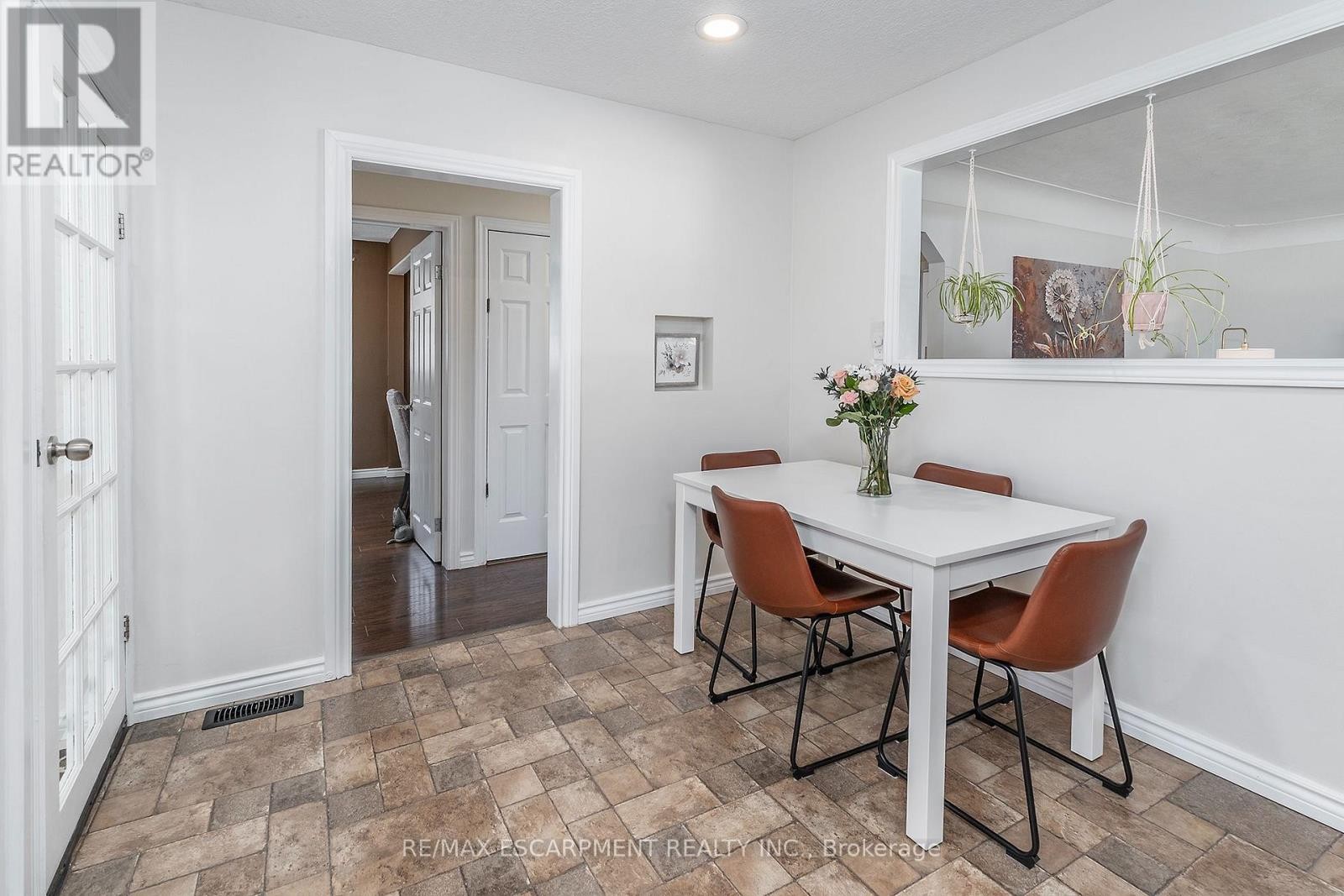 98 Duncombe Drive, Hamilton, ON
